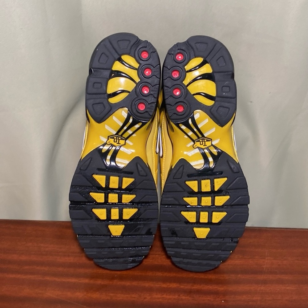 Nike Air Max Plus TN Frequency Pack AV7940-700  Tour Yellow Black White 9.5 - Picture 4 of 8